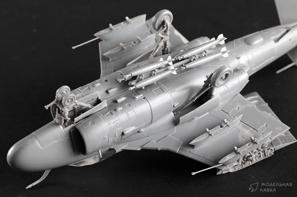 Сборная модель A-6E Intruder в масштабе 1:72 Trumpeter Сборная модель A-6E Intruder Trumpeter