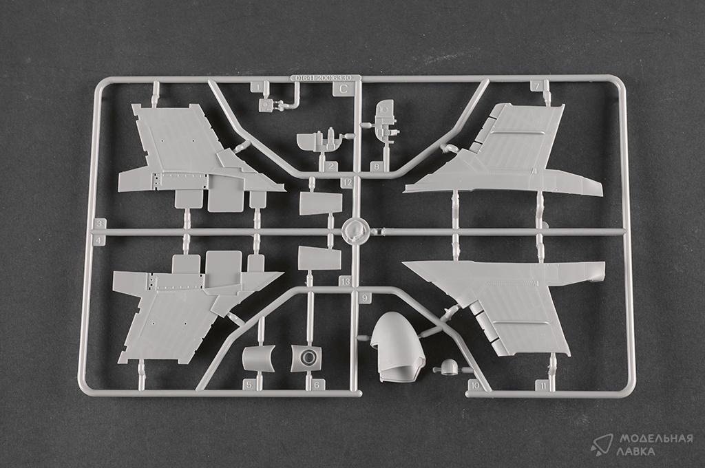 Сборная модель A-6E Intruder в масштабе 1:72 Trumpeter Сборная модель A-6E Intruder Trumpeter