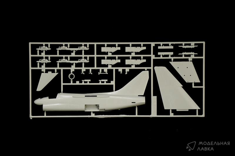 Сборная модель A-7E Corsair II в масштабе 1:72 Italeri Сборная модель A-7E Corsair II Italeri