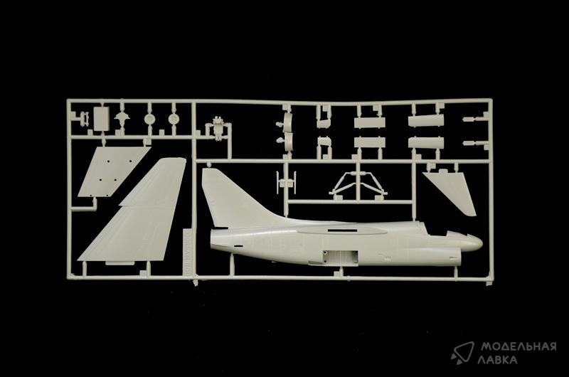 Сборная модель A-7E Corsair II в масштабе 1:72 Italeri Сборная модель A-7E Corsair II Italeri