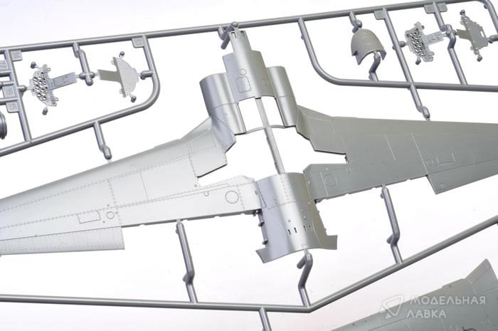 Сборная модель американский самолет T-33A "Shooting Star" Ранняя версия в масштабе 1:48 GWH Сборная модель американский самолет T-33A "Shooting Star" Ранняя версия GWH