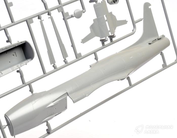 Сборная модель американский самолет T-33A "Shooting Star" Ранняя версия в масштабе 1:48 GWH Сборная модель американский самолет T-33A "Shooting Star" Ранняя версия GWH