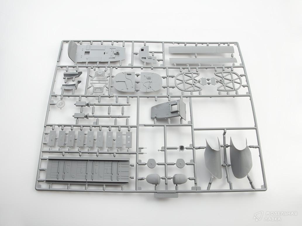 Сборная модель B-52G Early Type U.S.A.F Stratofortress Strategic Bomber в масштабе 1:72 Modelcollect Сборная модель B-52G Early Type U.S.A.F Stratofortress Strategic Bomber Modelcollect