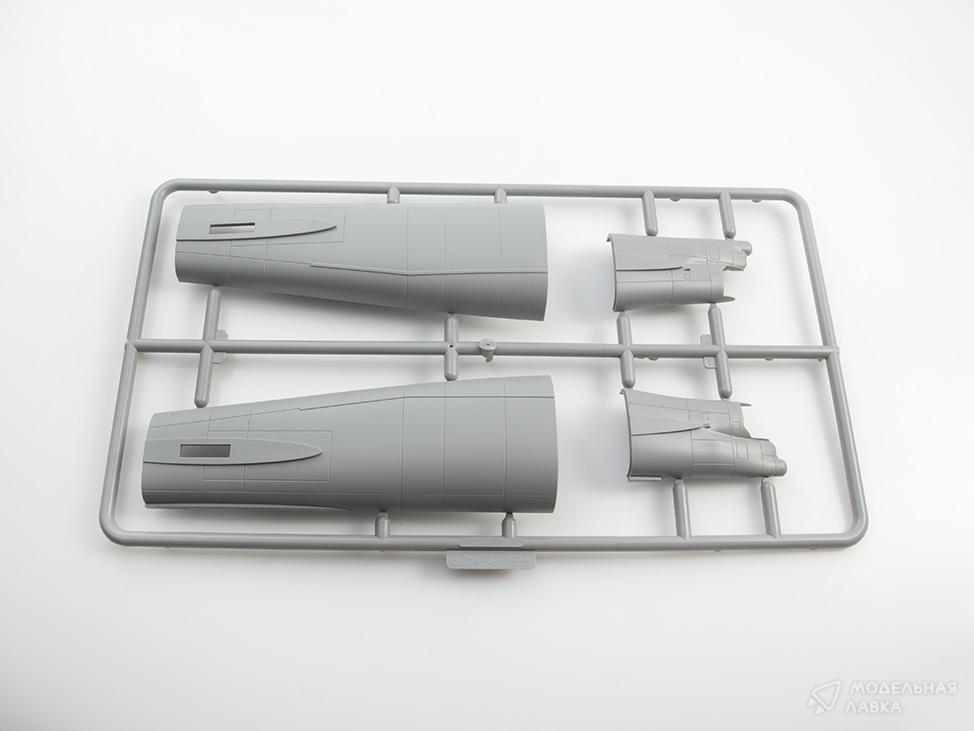 Сборная модель B-52G Early Type U.S.A.F Stratofortress Strategic Bomber в масштабе 1:72 Modelcollect Сборная модель B-52G Early Type U.S.A.F Stratofortress Strategic Bomber Modelcollect