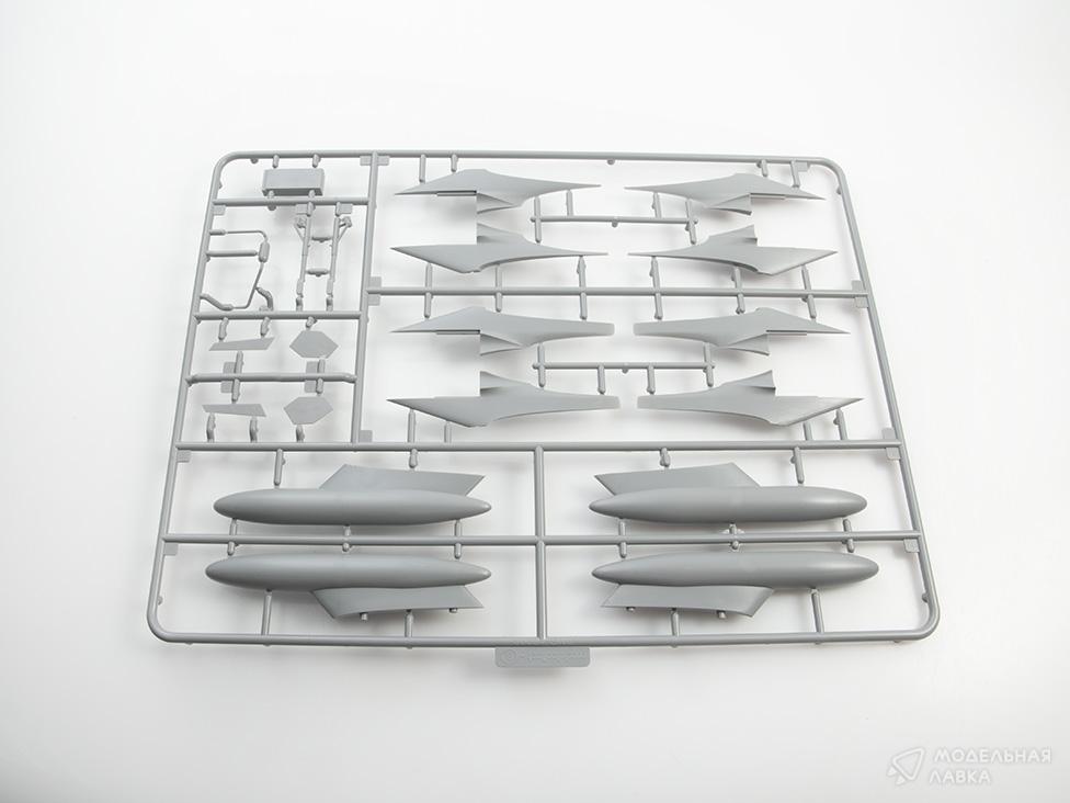 Сборная модель B-52G Early Type U.S.A.F Stratofortress Strategic Bomber в масштабе 1:72 Modelcollect Сборная модель B-52G Early Type U.S.A.F Stratofortress Strategic Bomber Modelcollect