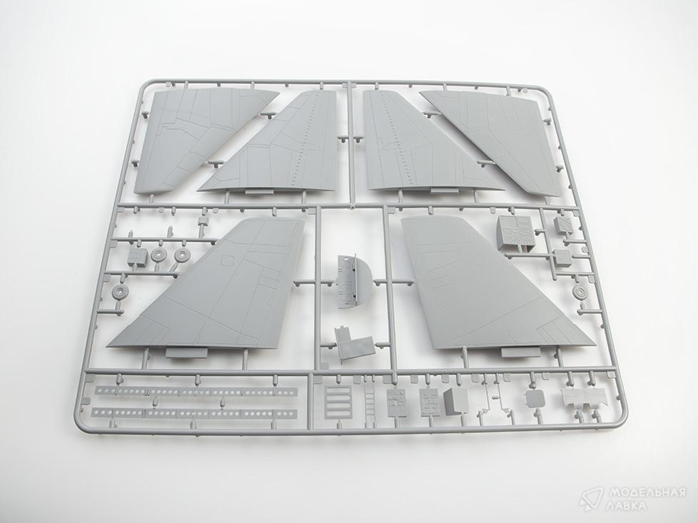 Сборная модель B-52G Early Type U.S.A.F Stratofortress Strategic Bomber в масштабе 1:72 Modelcollect Сборная модель B-52G Early Type U.S.A.F Stratofortress Strategic Bomber Modelcollect