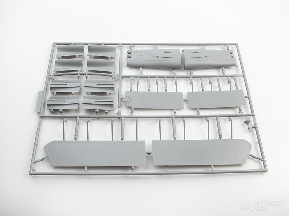 Сборная модель B-52G Early Type U.S.A.F Stratofortress Strategic Bomber в масштабе 1:72 Modelcollect Сборная модель B-52G Early Type U.S.A.F Stratofortress Strategic Bomber Modelcollect