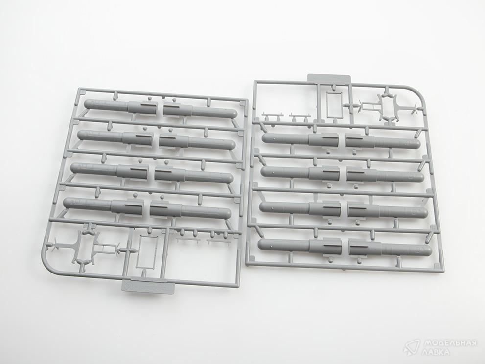 Сборная модель B-52G Early Type U.S.A.F Stratofortress Strategic Bomber в масштабе 1:72 Modelcollect Сборная модель B-52G Early Type U.S.A.F Stratofortress Strategic Bomber Modelcollect