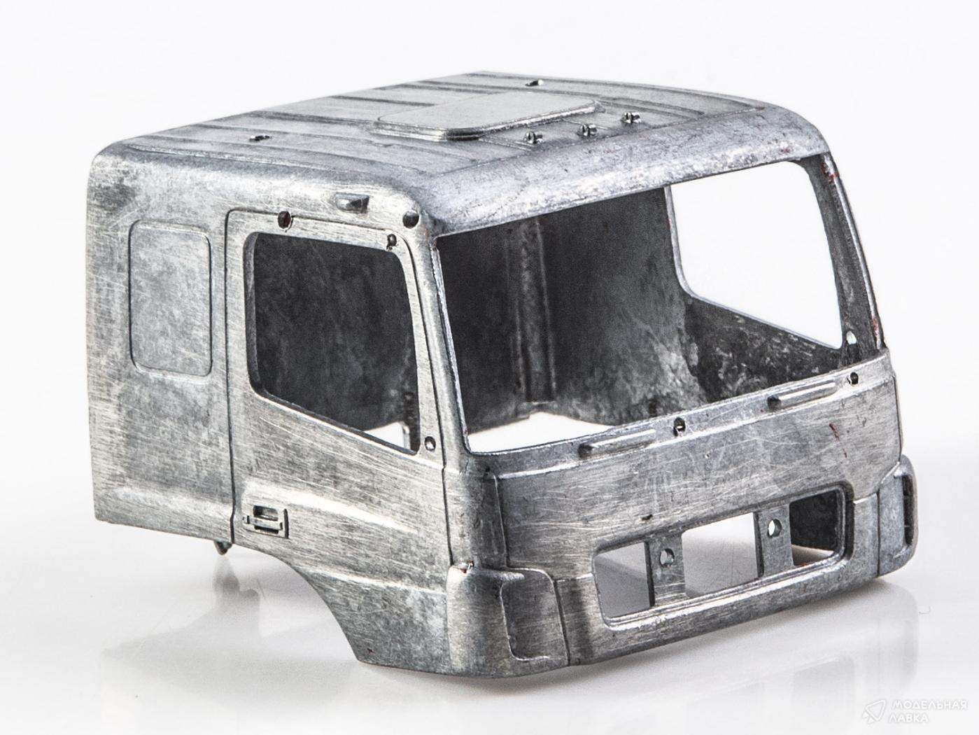 Сборная модель бецема АЦ/АТЗ-16 (KAMAZ-65207-87) в масштабе 1:43 AVD Models Сборная модель бецема АЦ/АТЗ-16 (KAMAZ-65207-87) AVD Models