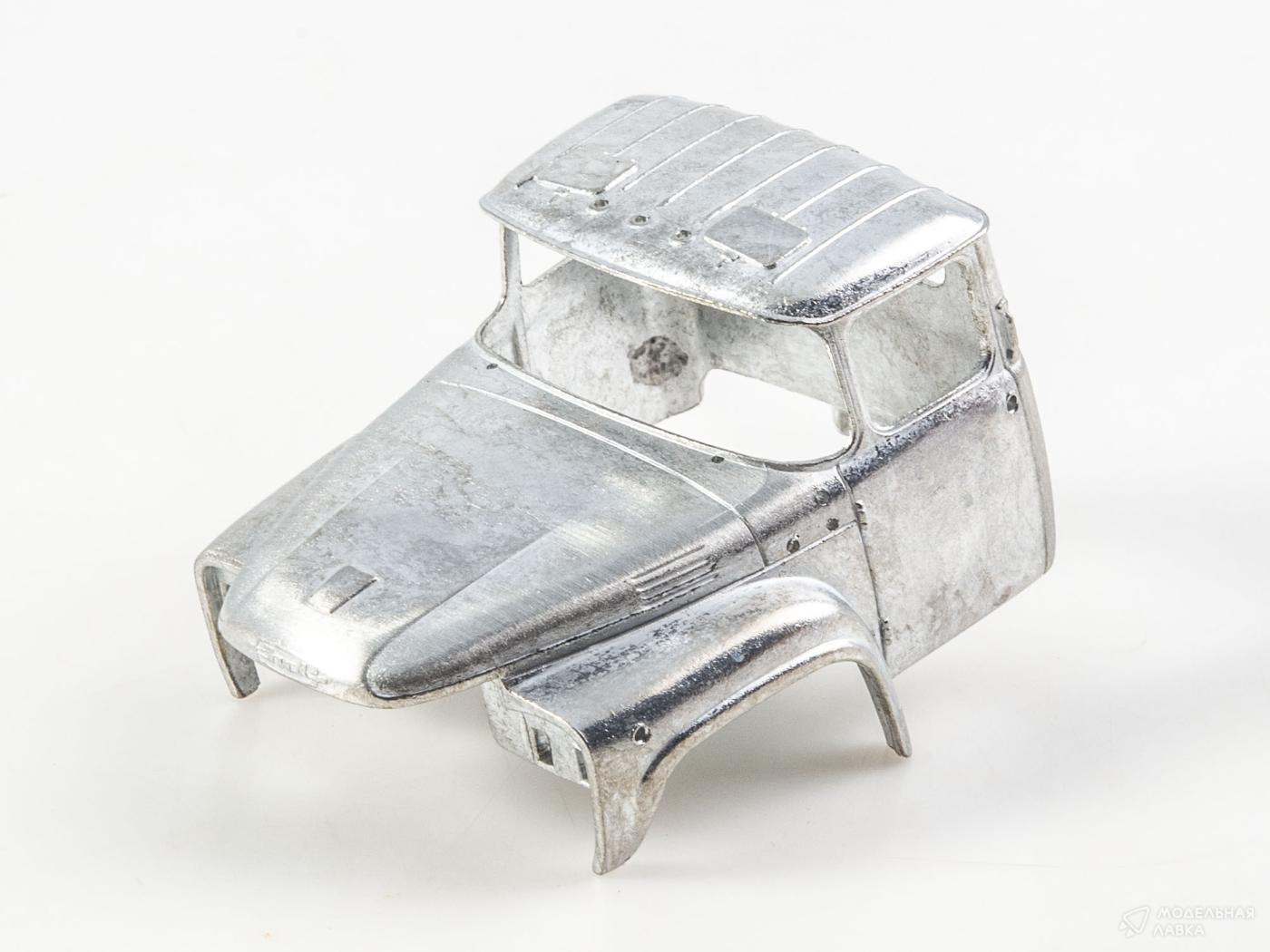 Сборная модель бортовой автомобиль ЗИЛ-133ГЯ AVD Models