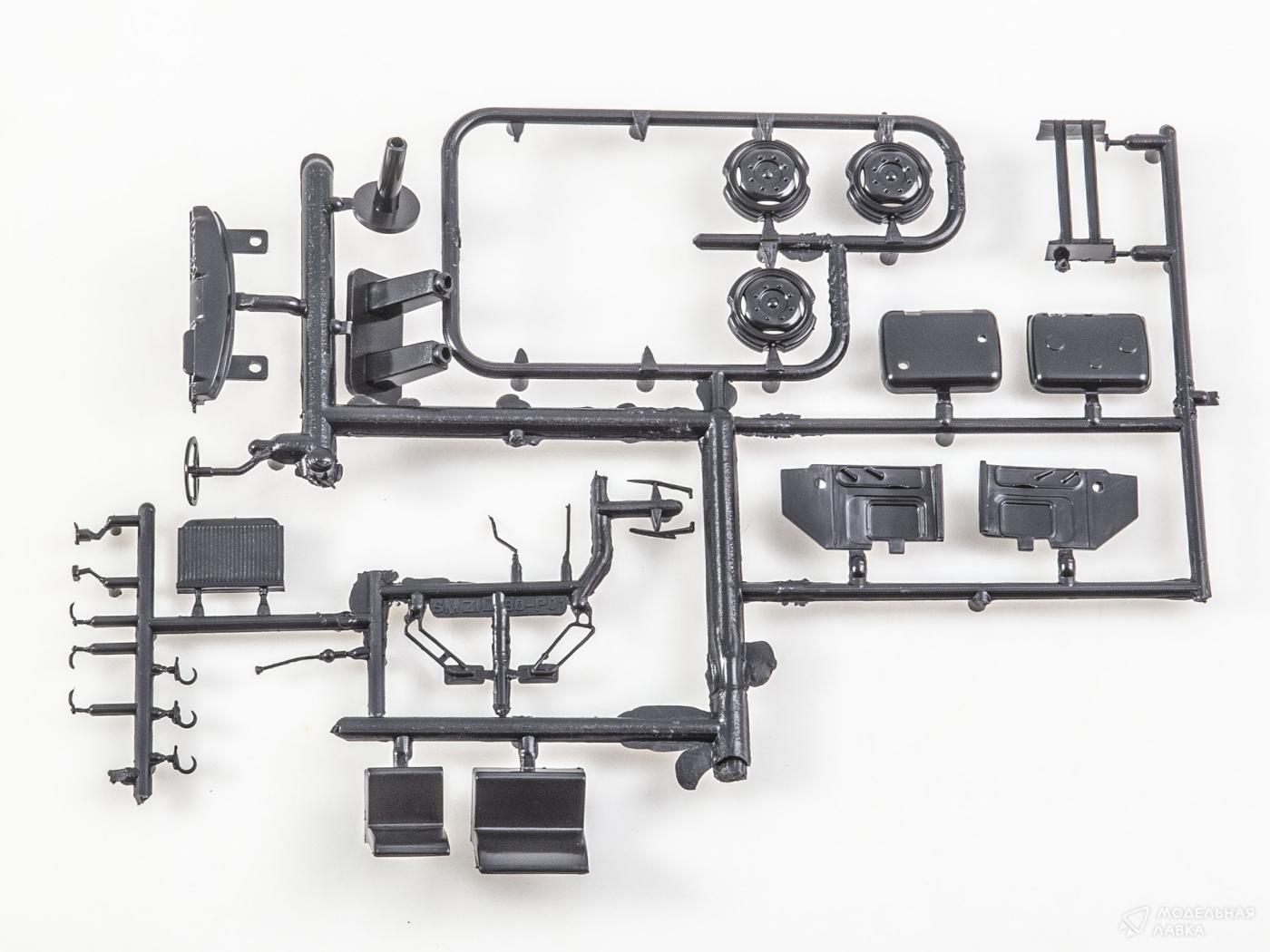 Сборная модель бортовой автомобиль ЗИЛ-133ГЯ AVD Models