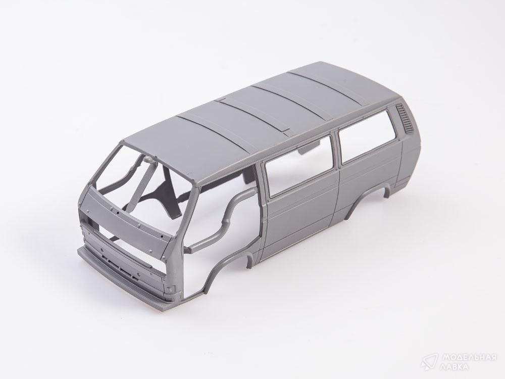 Сборная модель Bundeswehr T3 Transporter Bus в масштабе 1:35 TAKOM Сборная модель Bundeswehr T3 Transporter Bus TAKOM