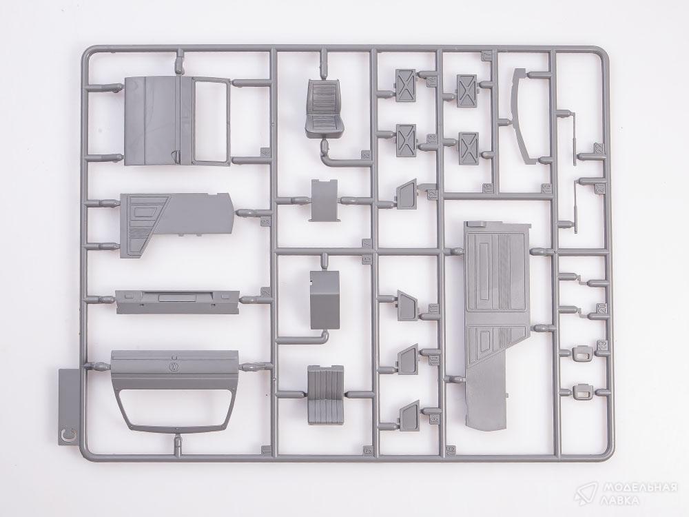Сборная модель Bundeswehr T3 Transporter Bus в масштабе 1:35 TAKOM Сборная модель Bundeswehr T3 Transporter Bus TAKOM