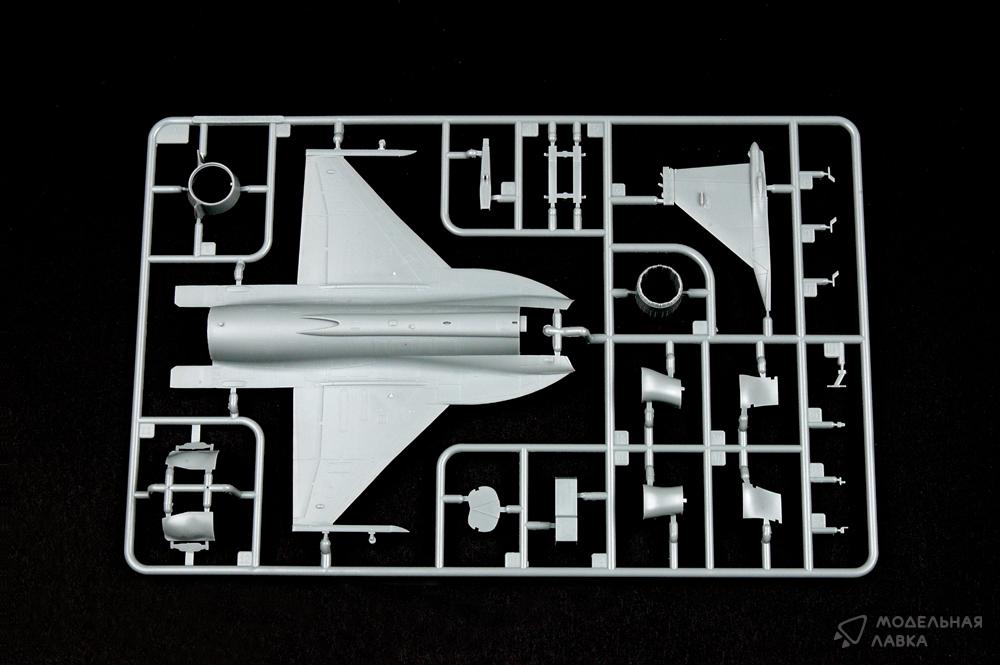 Сборная модель Chinese FC-1 Fierce Dragon (Pakistani JF-17 Thunder) в масштабе 1:72 Trumpeter Сборная модель Chinese FC-1 Fierce Dragon (Pakistani JF-17 Thunder) Trumpeter