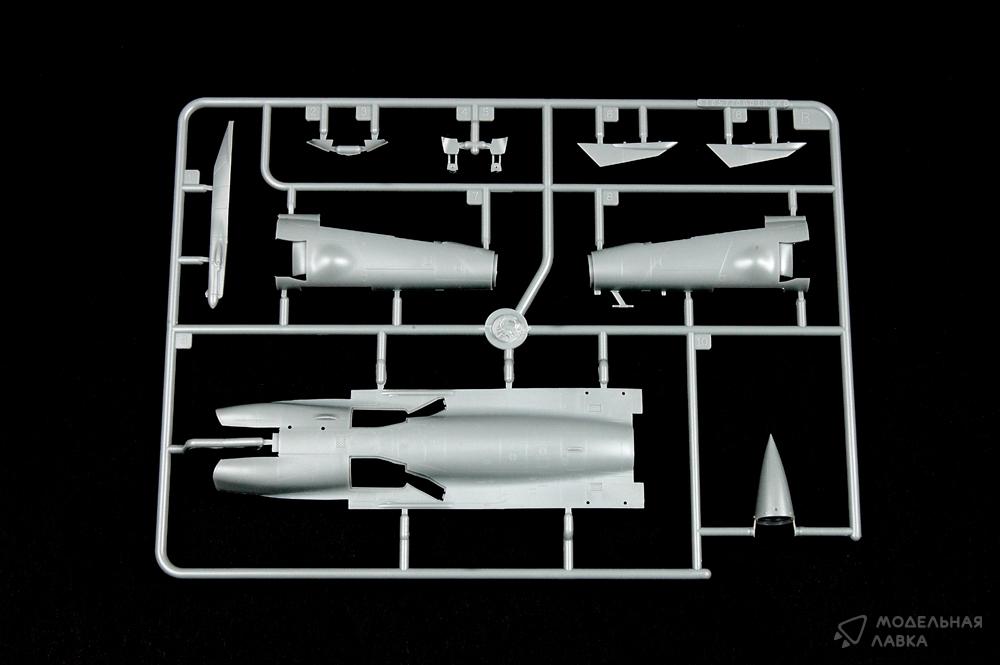 Сборная модель Chinese FC-1 Fierce Dragon (Pakistani JF-17 Thunder) в масштабе 1:72 Trumpeter Сборная модель Chinese FC-1 Fierce Dragon (Pakistani JF-17 Thunder) Trumpeter