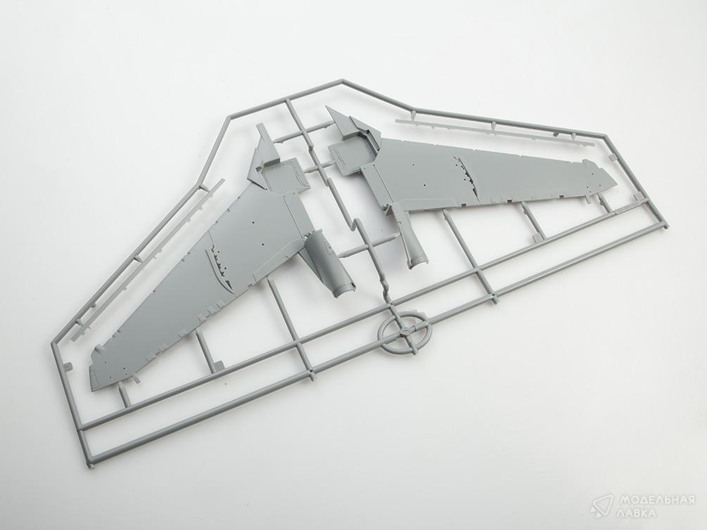 Сборная модель EA-6B Prowler в масштабе 1:48 KINETIC Сборная модель EA-6B Prowler KINETIC