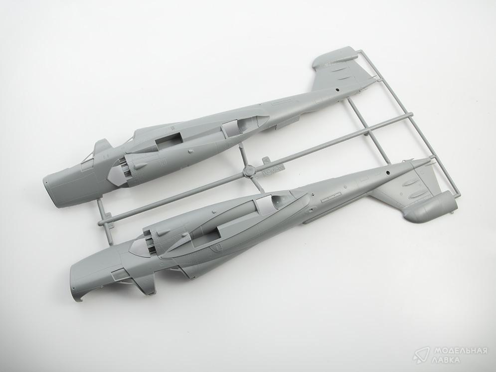 Сборная модель EA-6B Prowler в масштабе 1:48 KINETIC Сборная модель EA-6B Prowler KINETIC