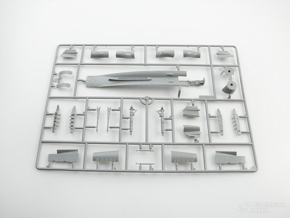 Сборная модель EA-6B Prowler в масштабе 1:48 KINETIC Сборная модель EA-6B Prowler KINETIC