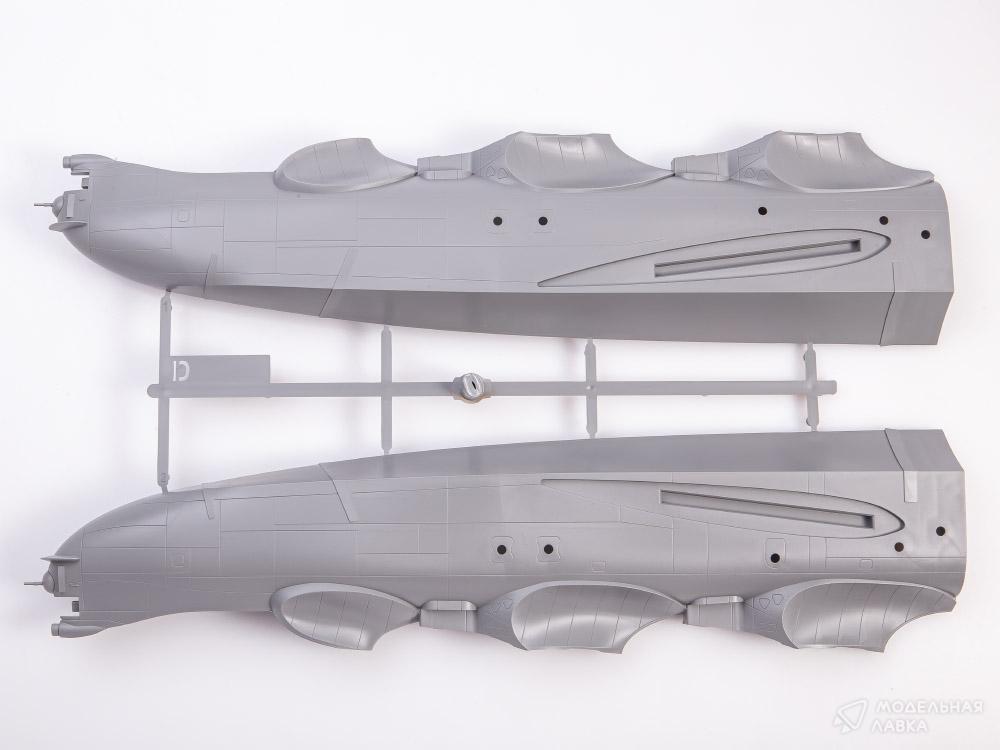 Сборная модель экраноплан "Лунь" (Lun-Class Ekranoplan) в масштабе 1:144 TAKOM Сборная модель экраноплан "Лунь" (Lun-Class Ekranoplan) TAKOM