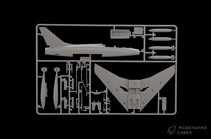 Сборная модель F-100F Super Sabre в масштабе 1:72 Italeri Сборная модель F-100F Super Sabre Italeri