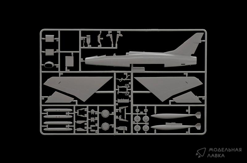 Сборная модель F-100F Super Sabre в масштабе 1:72 Italeri Сборная модель F-100F Super Sabre Italeri