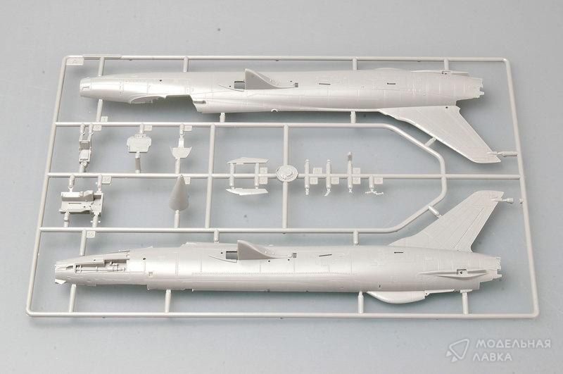 Сборная модель F-105D Thunderchief в масштабе 1:72 Trumpeter Сборная модель F-105D Thunderchief Trumpeter