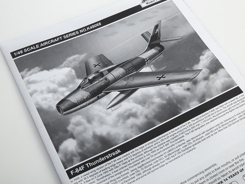 Сборная модель F-84F Thunderstreak в масштабе 1:48 KINETIC Сборная модель F-84F Thunderstreak KINETIC