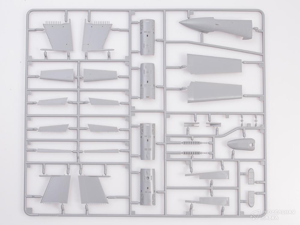 Сборная модель F/A-18C в масштабе 1:48 KINETIC Сборная модель F/A-18C KINETIC