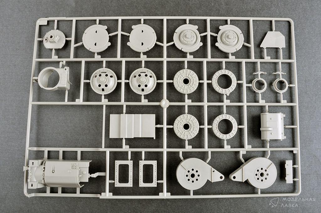 Сборная модель German Sd.Kfz 173 Jagdpanther Early Version в масштабе 1:16 Trumpeter Сборная модель German Sd.Kfz 173 Jagdpanther Early Version Trumpeter