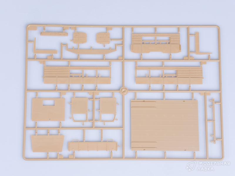 Сборная модель грузовик US White 666 Cargo (Hard Top) в масштабе 1:35 Hobby Boss Сборная модель грузовик US White 666 Cargo (Hard Top) Hobby Boss