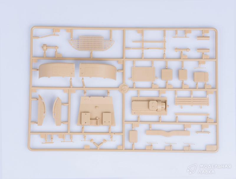 Сборная модель грузовик US White 666 Cargo (Hard Top) в масштабе 1:35 Hobby Boss Сборная модель грузовик US White 666 Cargo (Hard Top) Hobby Boss