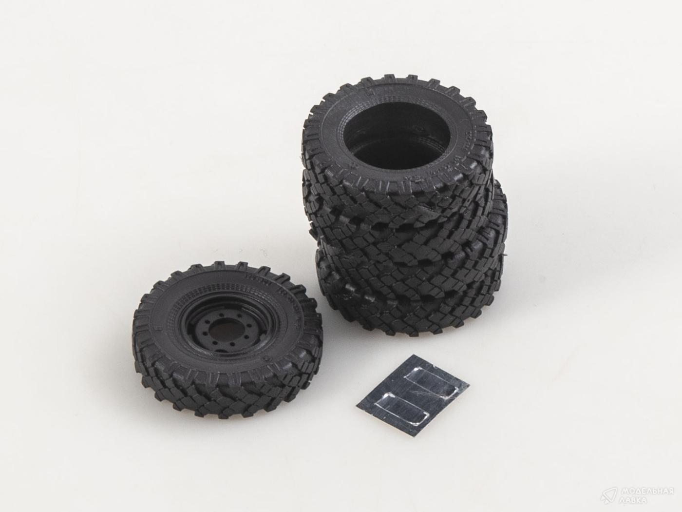 Сборная модель грузовой автомобиль ЗИЛ-95301ФА AVD Models