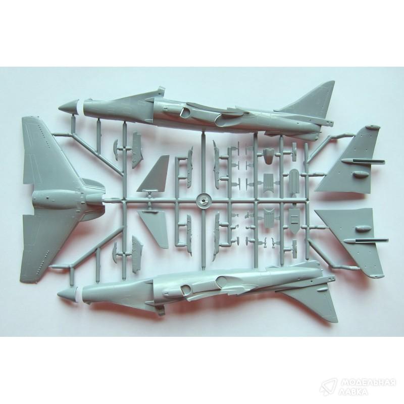Сборная модель Harrier T10/12 в масштабе 1:72 Sword Сборная модель Harrier T10/12 Sword