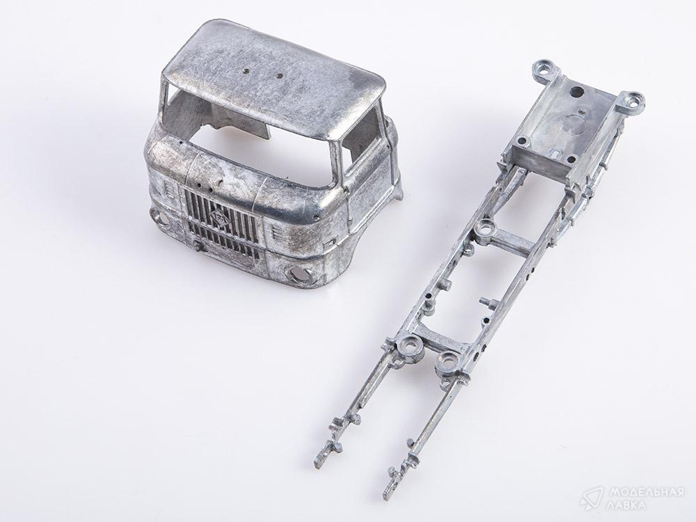 Сборная модель IFA W50L самосвал в масштабе 1:43 AVD Models Сборная модель IFA W50L самосвал AVD Models