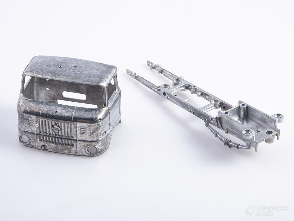 Сборная модель IFA W50LA самосвал в масштабе 1:43 AVD Models Сборная модель IFA W50LA самосвал AVD Models