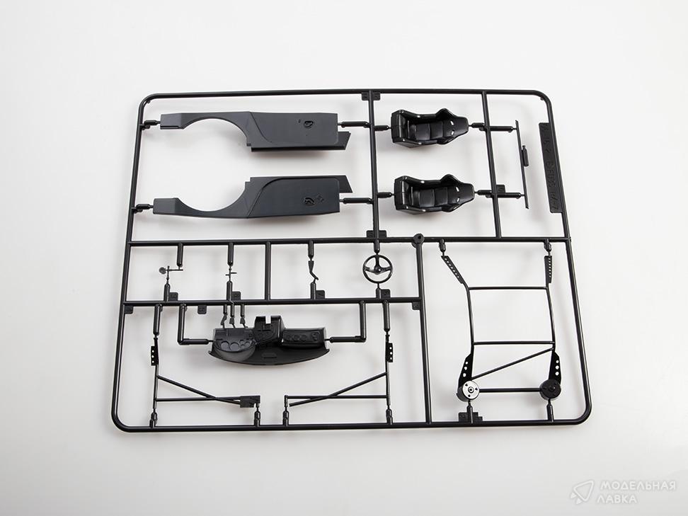 Сборная модель Keisuke Takahashi FD3S RX-7 Specification Volume 1 в масштабе 1:24 Aoshima Сборная модель Keisuke Takahashi FD3S RX-7 Specification Volume 1 Aoshima
