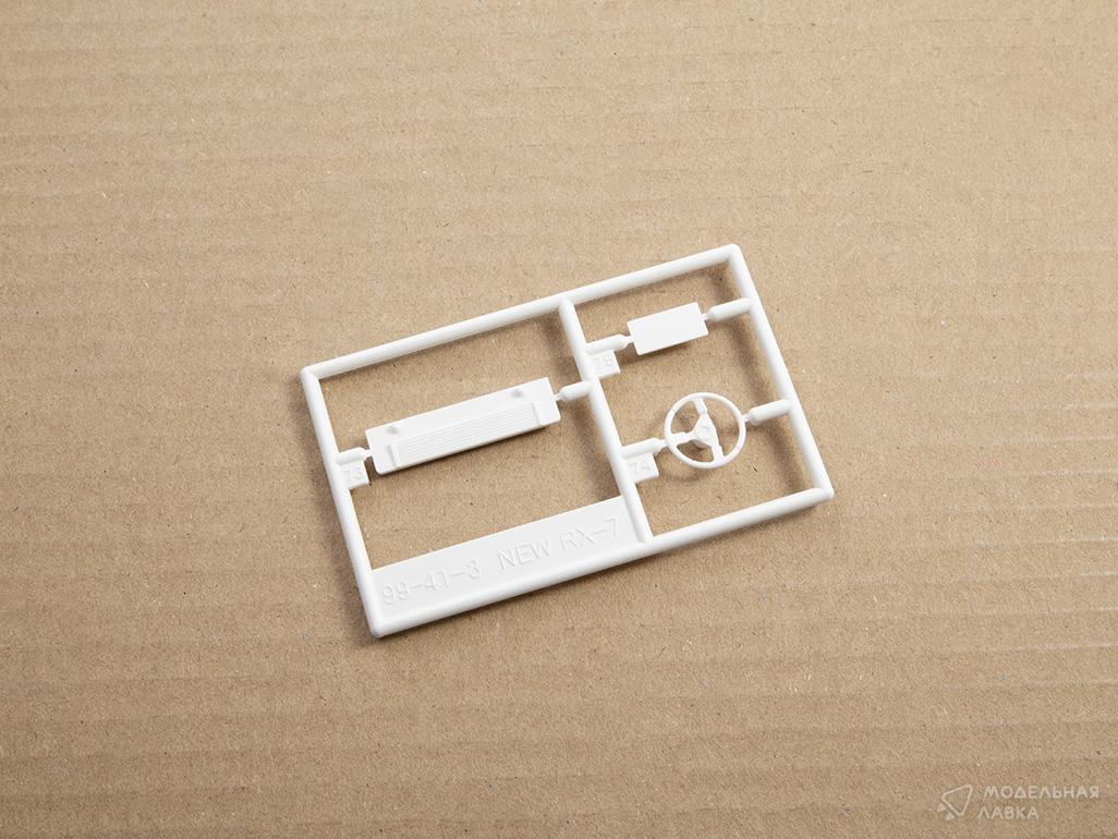 Сборная модель Keisuke Takahashi FD3S RX-7 Specification Volume 1 в масштабе 1:24 Aoshima Сборная модель Keisuke Takahashi FD3S RX-7 Specification Volume 1 Aoshima