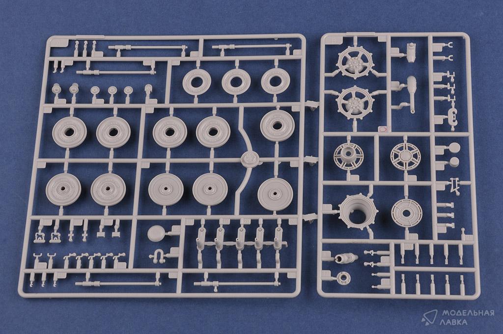 Сборная модель King Tiger Porsche w/zimmerit в масштабе 1:35 Hobby Boss Сборная модель King Tiger Porsche w/zimmerit Hobby Boss
