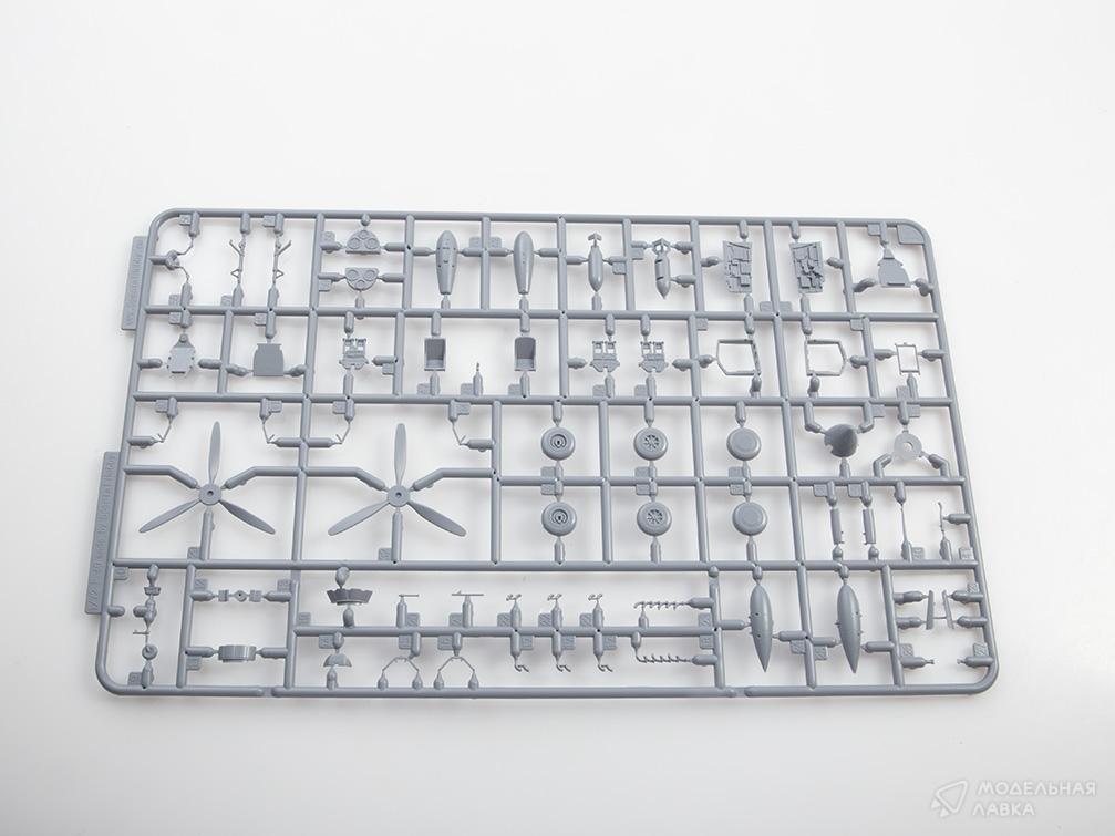Сборная модель P-40E Warhawk 'Claws and Teeth' в масштабе 1:72 Special Hobby Сборная модель P-40E Warhawk 'Claws and Teeth' Special Hobby
