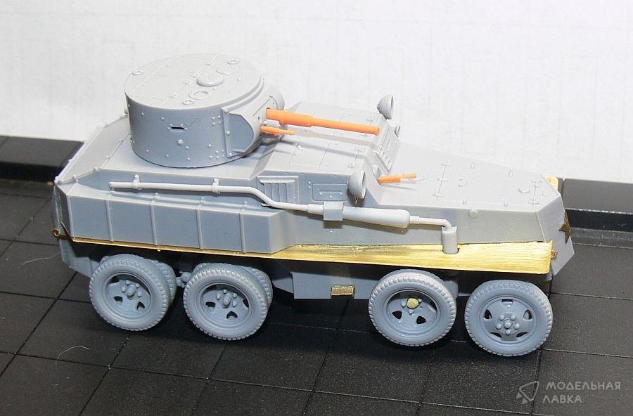 Сборная модель плавающий бронеавтомобиль ПБ-4 Lancer