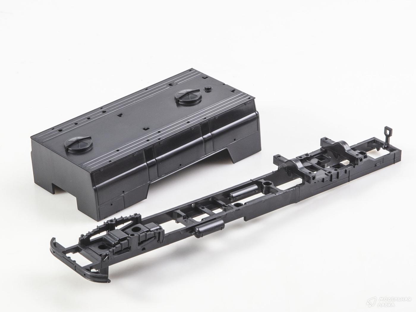 Сборная модель пожарная автоцистерна АЦ-40 (133ГЯ)-181А AVD Models