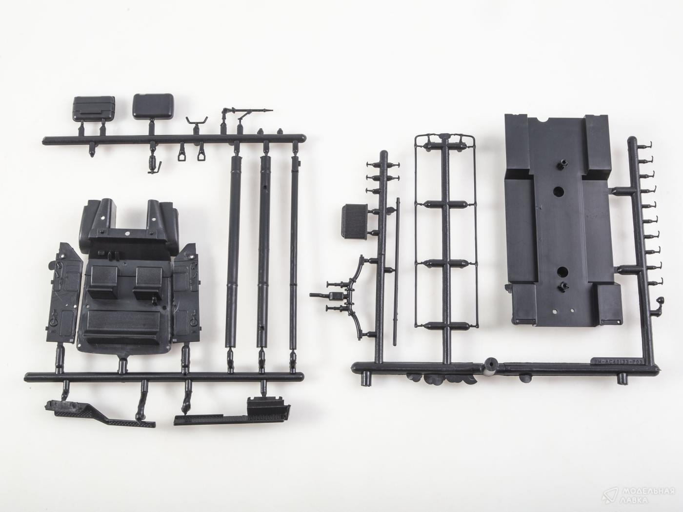 Сборная модель пожарная автоцистерна АЦ-40 (133ГЯ)-181А AVD Models