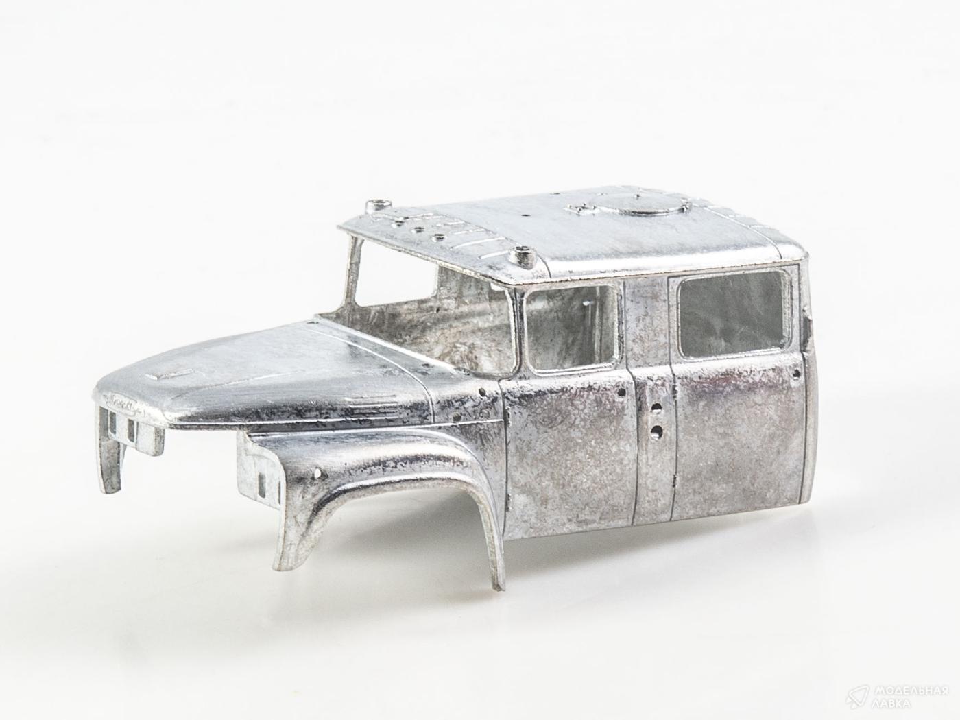 Сборная модель пожарная автоцистерна АЦ-40 (133ГЯ)-181А AVD Models