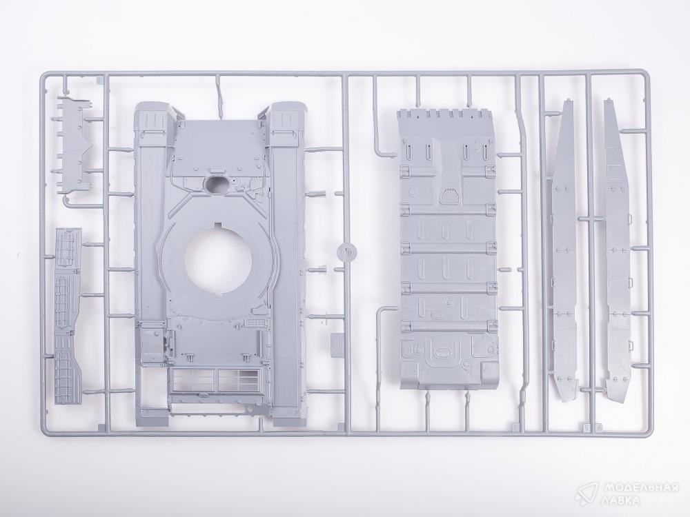 Сборная модель российский основной боевой танк Т-90 с клеем, кисточкой и красками. в масштабе 1:35 Звезда Сборная модель российский основной боевой танк Т-90 с клеем, кисточкой и красками. Звезда