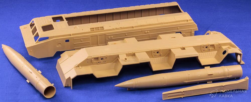 Сборная модель Russian 9K79 Tochka (SS-21 Scarab) IRBM в масштабе 1:35 Hobby Boss Сборная модель Russian 9K79 Tochka (SS-21 Scarab) IRBM Hobby Boss
