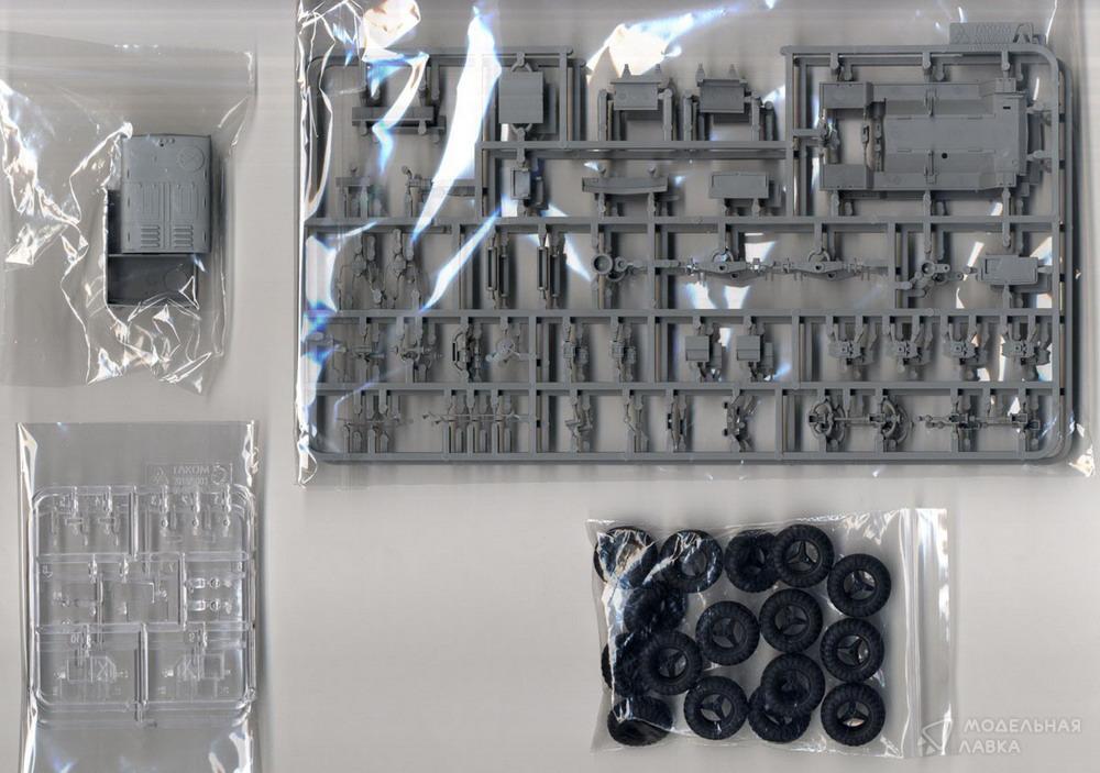 Сборная модель Russian Army Tractors KZKT-537L & MAZ-537 в масштабе 1:72 TAKOM Сборная модель Russian Army Tractors KZKT-537L & MAZ-537 TAKOM