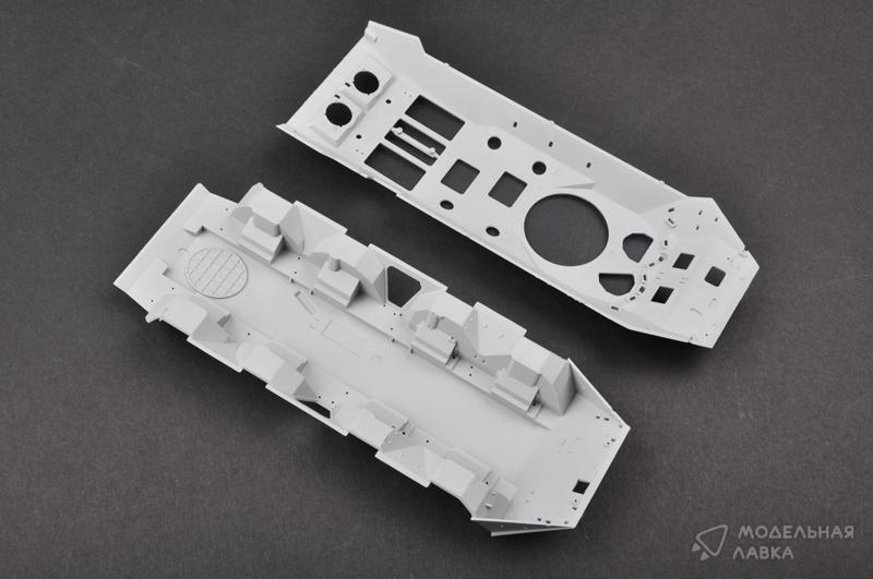 Сборная модель Russian BTR-70 APC early version в масштабе 1:35 Trumpeter Сборная модель Russian BTR-70 APC early version Trumpeter