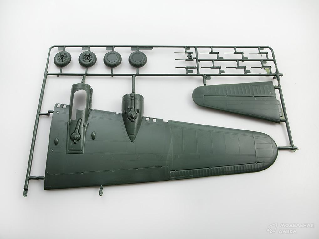 Сборная модель самолет B-17F "Memphis Belle" в масштабе 1:48 Revell Сборная модель самолет B-17F "Memphis Belle" Revell