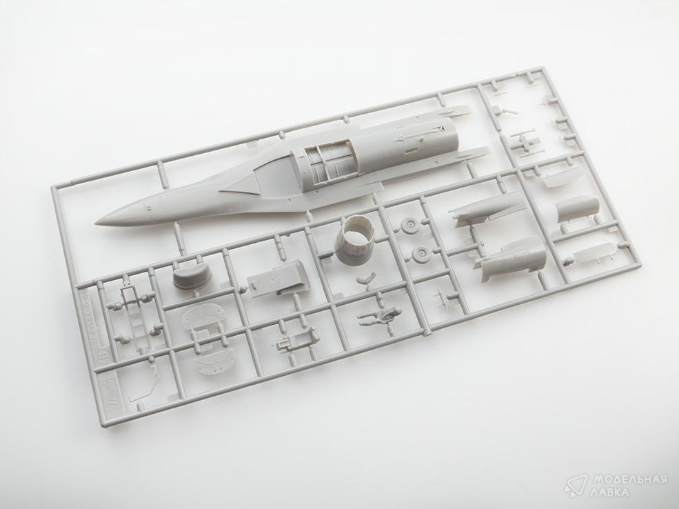 Сборная модель самолет F-16C FIGHTING FALCON в масштабе 1:72 Hasegawa Сборная модель самолет F-16C FIGHTING FALCON Hasegawa