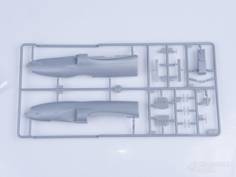 Сборная модель самолет F-80C Shooting Star fighter в масштабе 1:48 Hobby Boss Сборная модель самолет F-80C Shooting Star fighter Hobby Boss